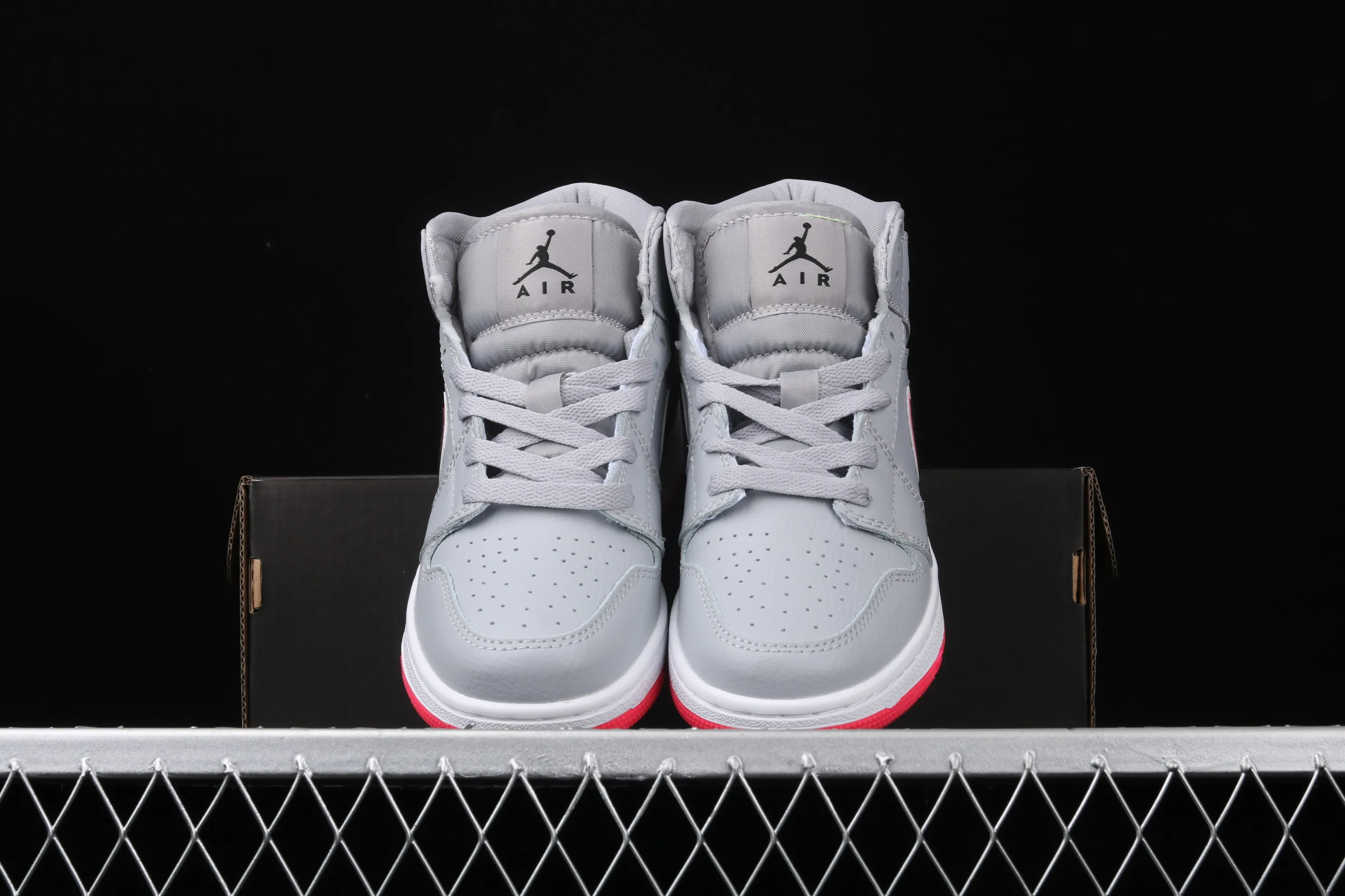 All categories Air Jordan Jordan series basketball shoes Air Jordan 1 Mid Air Jordan 1 mid AJ1 Joe 1 mid gray red 555112-060